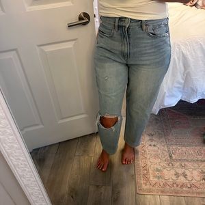 American eagle ripped 90’s boyfriend jeans